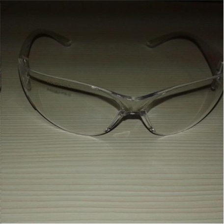 Védőszemüveg pokelux világos